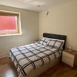 2-bed -sleeps 5 & Parking *