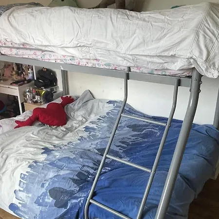Lovely 2-bed -sleeps 5 & Parking Daire