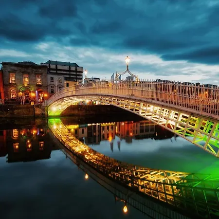 2-bed -sleeps 5 & Parking *