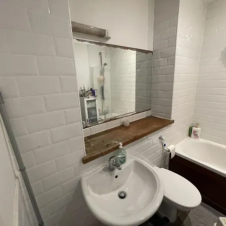 Lovely 2-bed -sleeps 5 & Parking דירה *