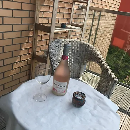 Lovely 2-bed -sleeps 5 & Parking Daire *