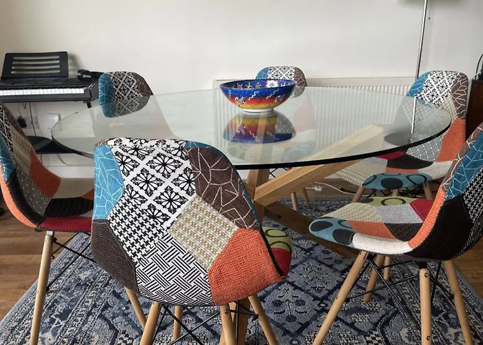 2-bed -sleeps 5 & Parking Dublin