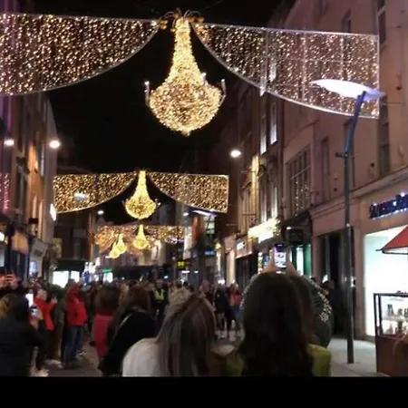 2-bed -sleeps 5 & Parking