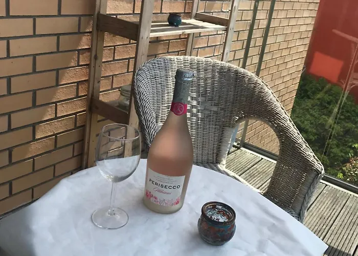 2-bed -sleeps 5 & Parking 아파트 *