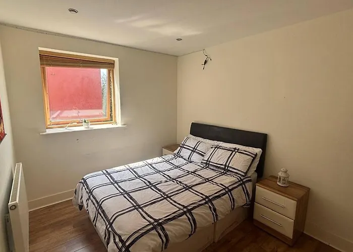 2-bed -sleeps 5 & Parking 아파트 더블린