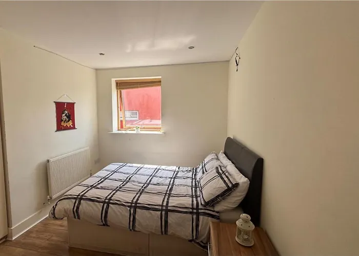 2-bed -sleeps 5 & Parking * 더블린