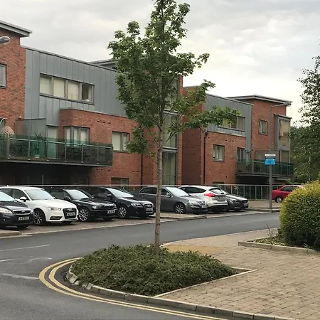 2-bed -sleeps 5 & Parking