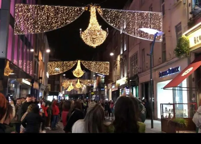 2-bed -sleeps 5 & Parking